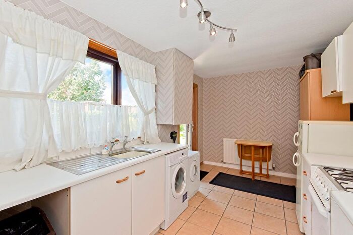 2 Bedroom Semi-Detached Bungalow For Sale In Melrose Crescent, Kirkcaldy, KY2