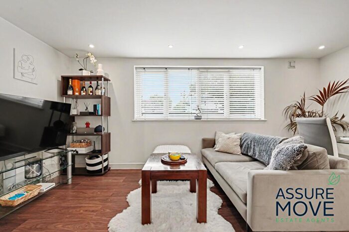 1 Bedroom Flat For Sale In Great North Road, New Barnet, EN5