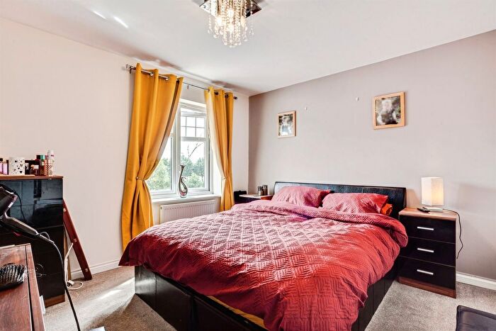 3 Bedroom Semi-Detached House For Sale In Herbage View, Crofton, Wakefield, WF4
