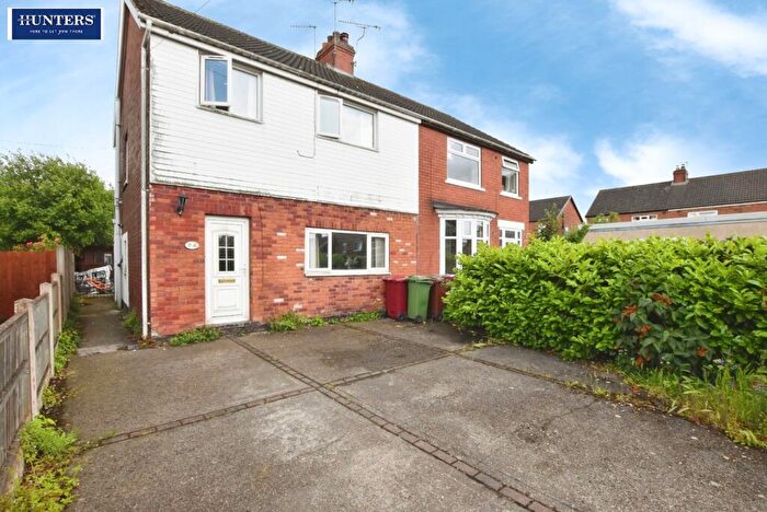 3 Bedroom Semi-Detached House For Sale In Maple Tree Close East, Scunthorpe, DN16