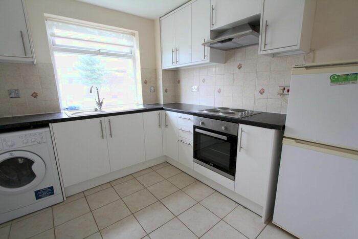 1 Bedroom Flat To Rent In Manor Road, Banbury, Oxon, OX16