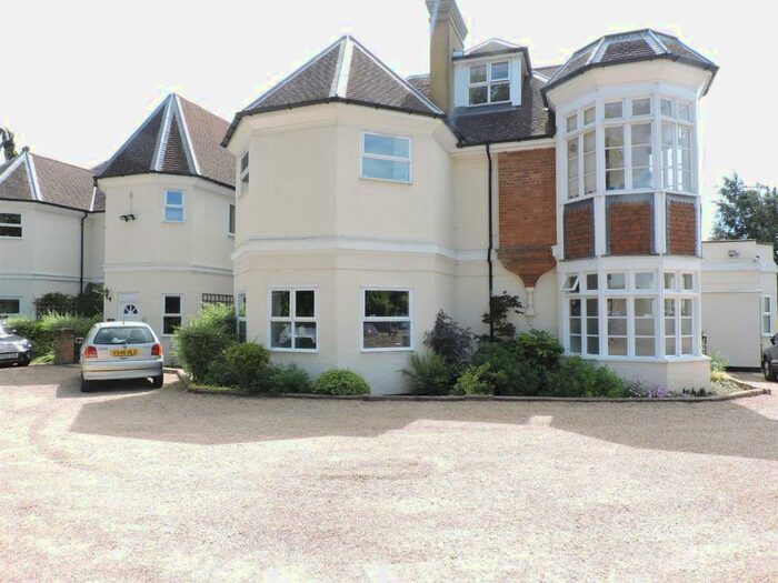 1 Bedroom Apartment To Rent In Tower House, Byfleet, KT14