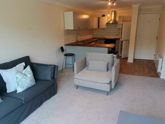 3 Bedroom Flat To Rent In Briary Road, Bristol, BS20