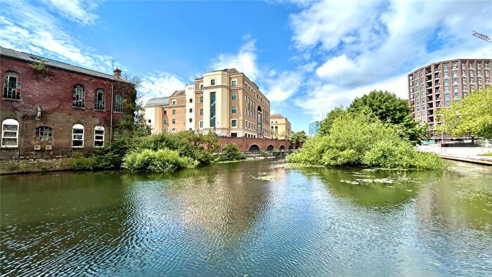 2 Bedroom Flat To Rent In The Meridian, Reading, Berkshire, RG1