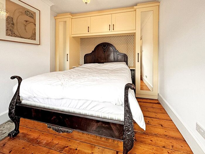 3 Bedroom Terraced House For Sale In Station Road, Amersham, HP6