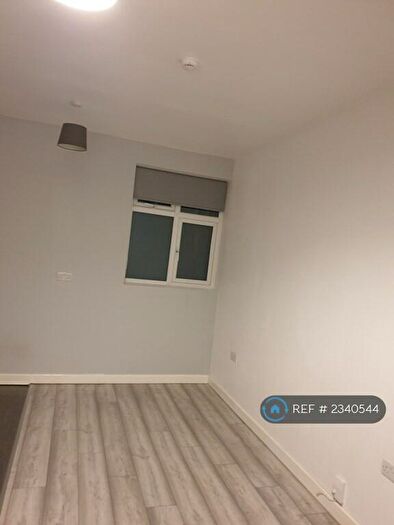 2 Bedroom Flat To Rent In Bordesley Green East, Stechford, Birmingham, B33
