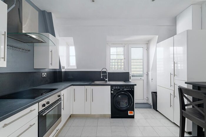 2 Bedroom Flat To Rent In Greenbay Road, London, SE7