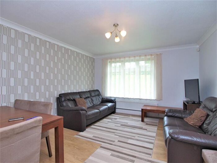 2 Bedroom Apartment To Rent In Mayford Close, Beckenham, BR3