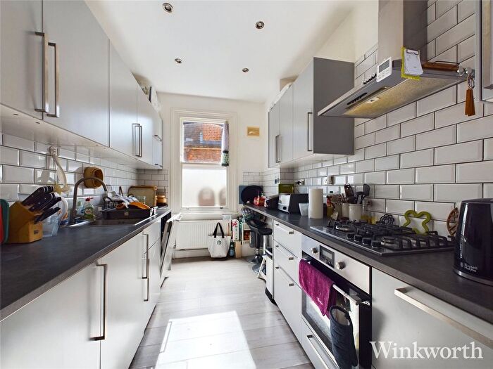 3 Bedroom Flat To Rent In Creffield, London, United Kingdom, W3