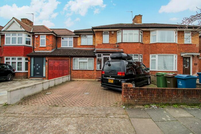 5 Bedroom Semi-detached House For Sale In Derwent Crescent, Stanmore, HA7