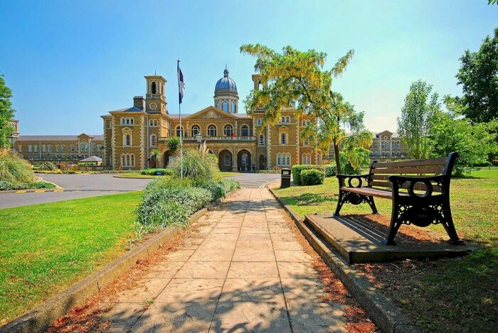 4 Bedroom Flat To Rent In Princess Park Manor, Royal Drive, London, N11