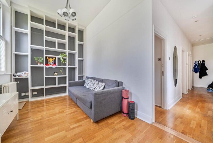 1 Bedroom Flat For Sale In Mapesbury Road, Mapesbury Estate, London, NW2