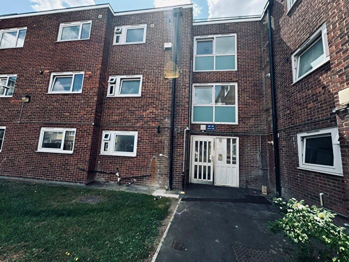 4 Bedroom Flat To Rent In Harts Lane, Barking, IG11