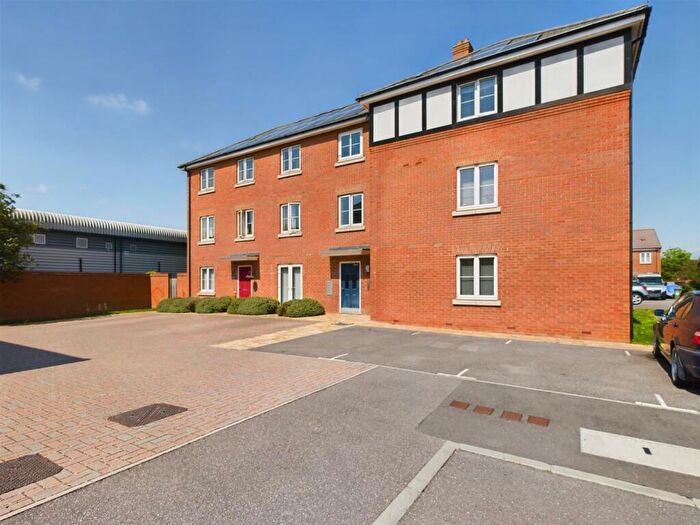 2 Bedroom Apartment For Sale In Chappell Close, Aylesbury, HP19