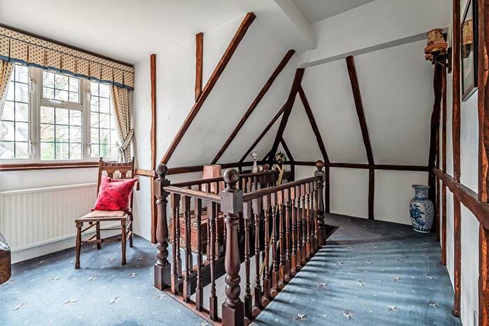 4 Bedroom Detached House For Sale In Meadowside, Great Bookham, KT23