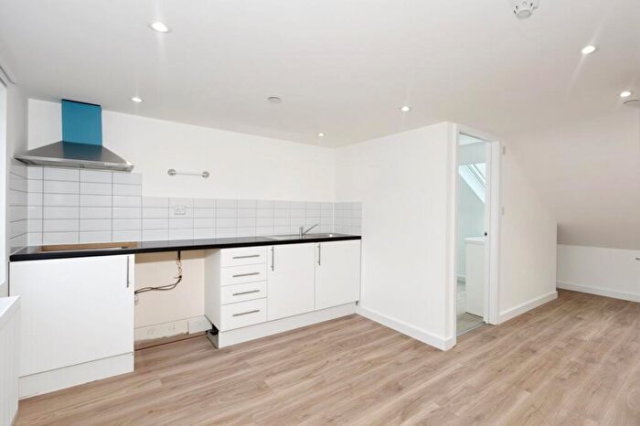 Flat To Rent In Fransfield Grove, London, SE26
