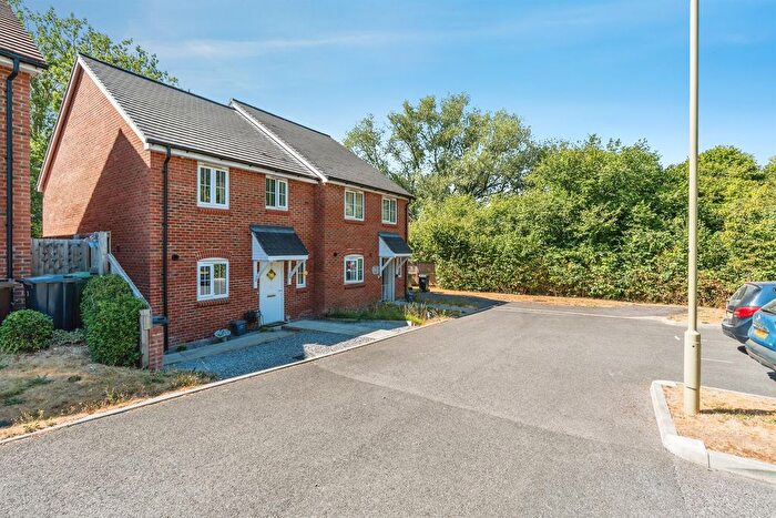 3 Bedroom Semi-Detached House For Sale In Battenberg Close, Romsey, SO51
