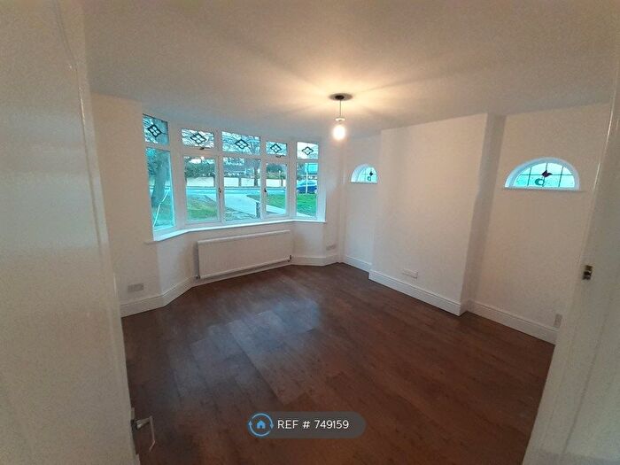 3 Bedroom Bungalow To Rent In Rayleigh Road, Benfleet, SS7