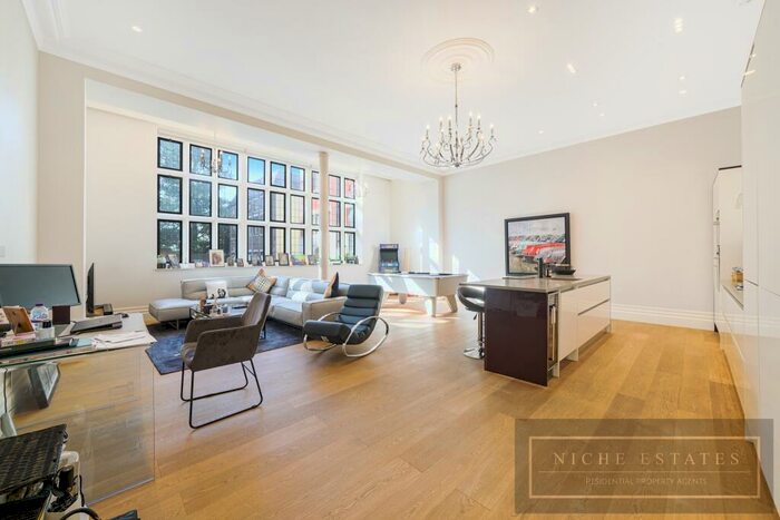 2 Bedroom Apartment To Rent In Courtyard House, Mill Hill, London, NW7