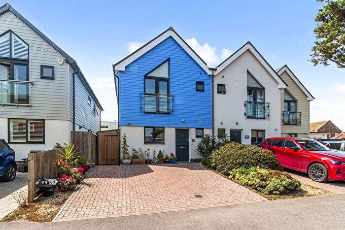 3 Bedroom Semi-detached House For Sale In Eirene Avenue, Goring-By-Sea, BN12