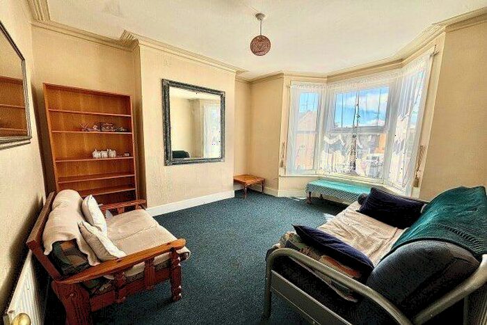 2 Bedroom Flat To Rent In Warren Road, London, E10