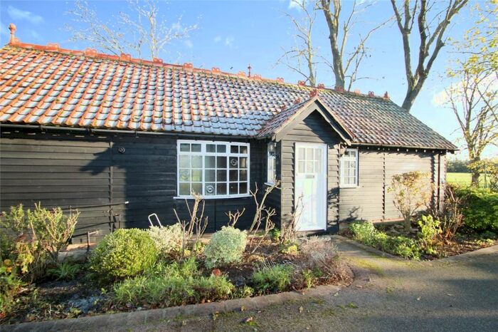 2 Bedroom Detached Bungalow To Rent In School Lane, North Benfleet, Essex, SS12
