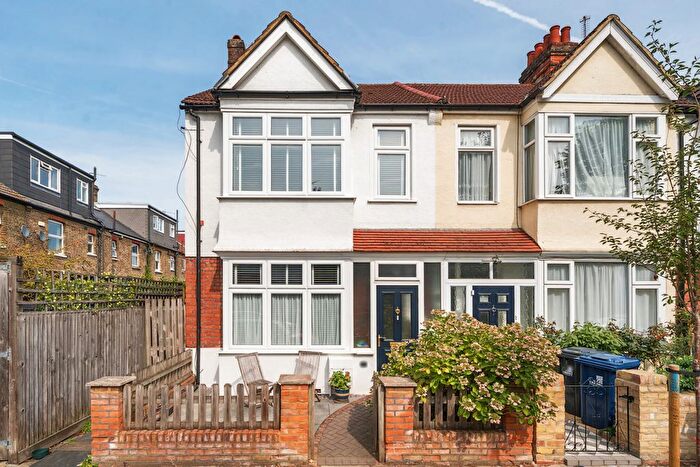 3 Bedroom End Terrace House For Sale In Derwent Road, London, W5