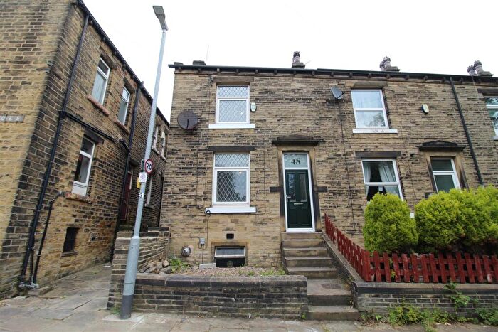 2 Bedroom End Of Terrace House To Rent In Emscote Street South, Halifax, HX1