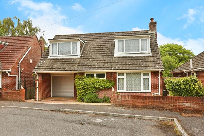 3 Bedroom Detached House For Sale In Calderwood Drive, Southampton, Hampshire, SO19