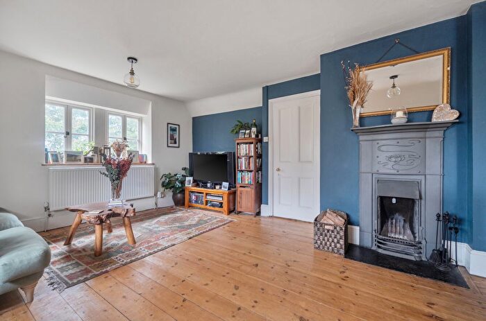 1 Bedroom Flat For Sale In Hindhead, Surrey, GU26