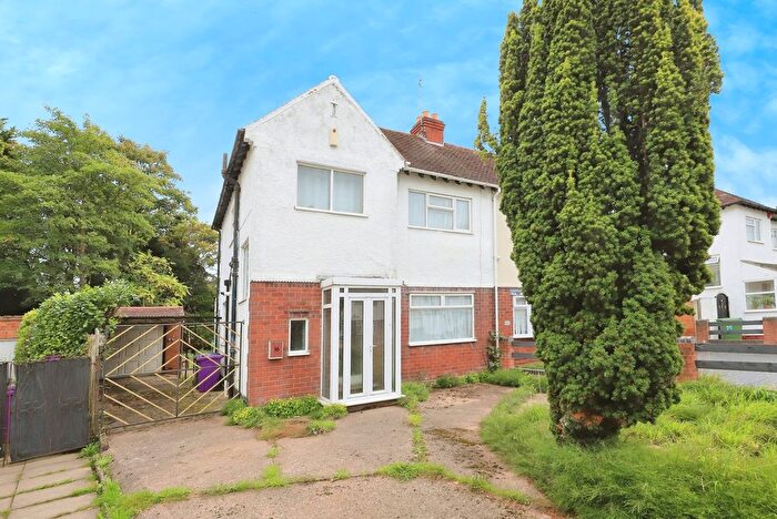 3 Bedroom Semi-Detached House For Sale In Mclean Road, Wolverhampton, West Midlands, WV10