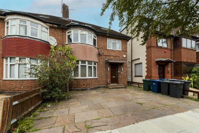 6 Bedroom Semi-Detached House To Rent In Woodstock Road, Golders Green, NW11