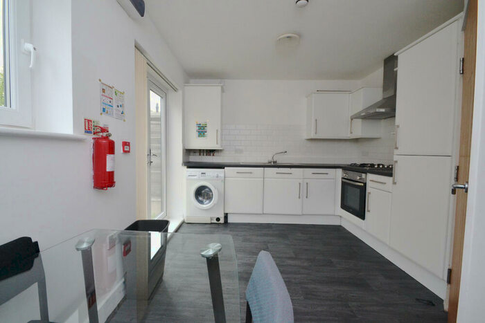 5 Bedroom Town House To Rent In Plymouth View, Manchester, M13