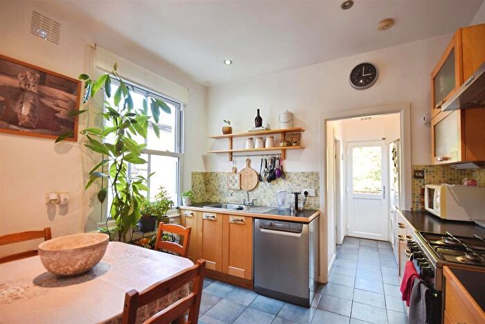1 Bedroom Flat For Sale In Fff Mafeking Avenue, Brentford, TW8