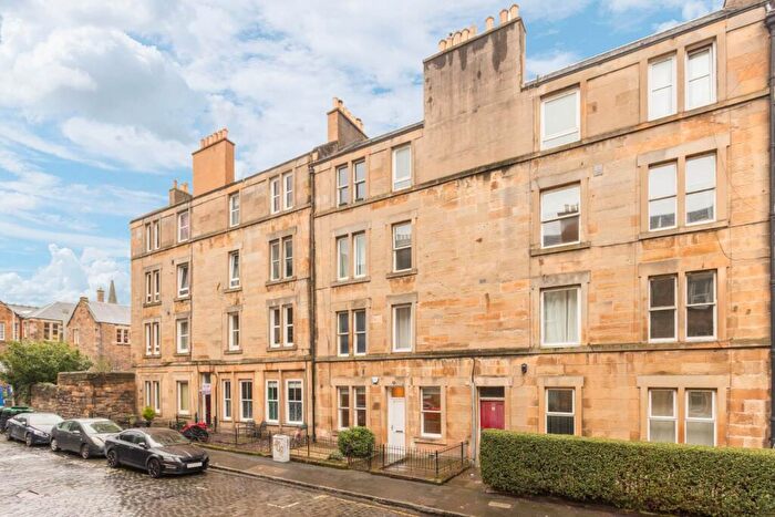 3 Bedroom Flat To Rent In Cathcart Place, Edinburgh, Midlothian, EH11