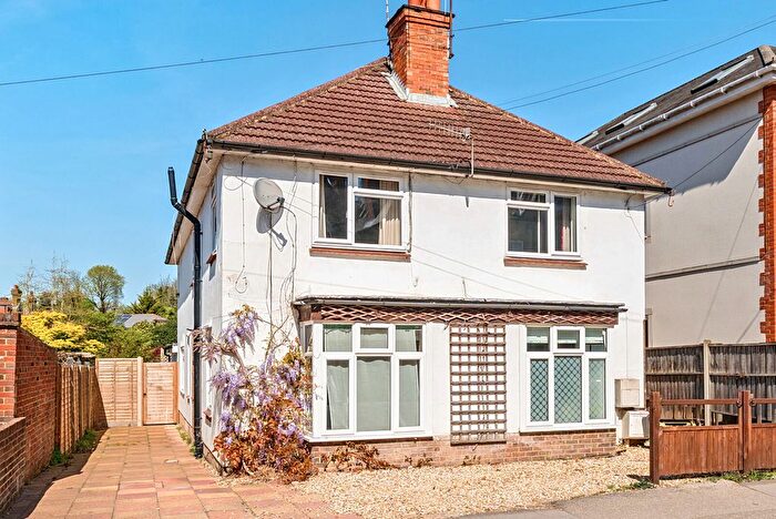 3 Bedroom Maisonette For Sale In York Road, Guildford, GU1