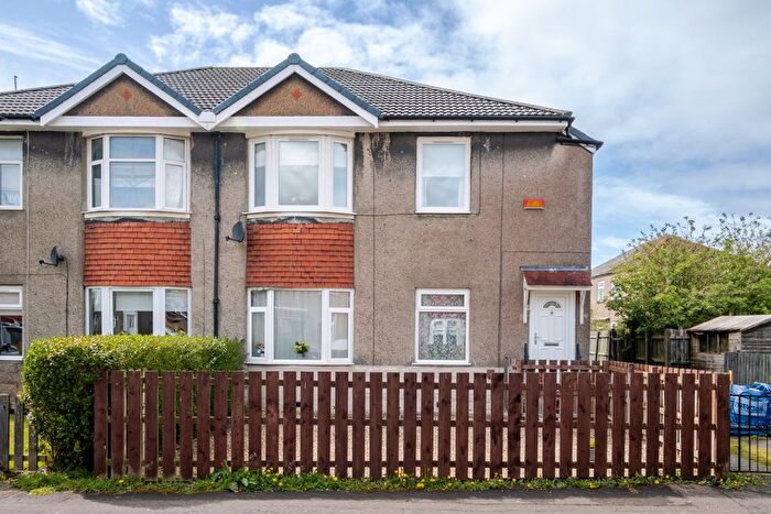 3 Bedroom Flat For Sale In Tannadice Avenue, Glasgow, G52