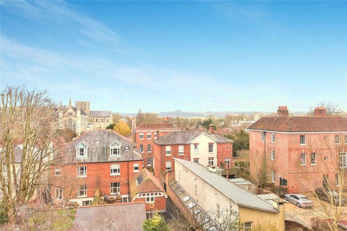 2 Bedroom Flat To Rent In Southgate Street, Winchester, Hampshire, SO23