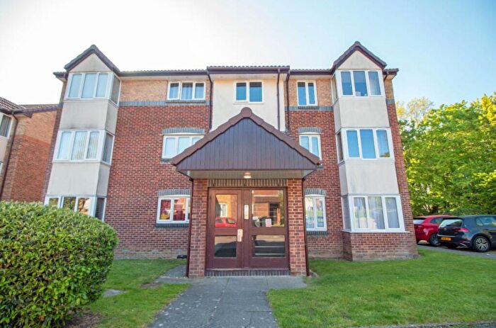 2 Bedroom Flat For Sale In Tor Close, Crookhorn, PO7