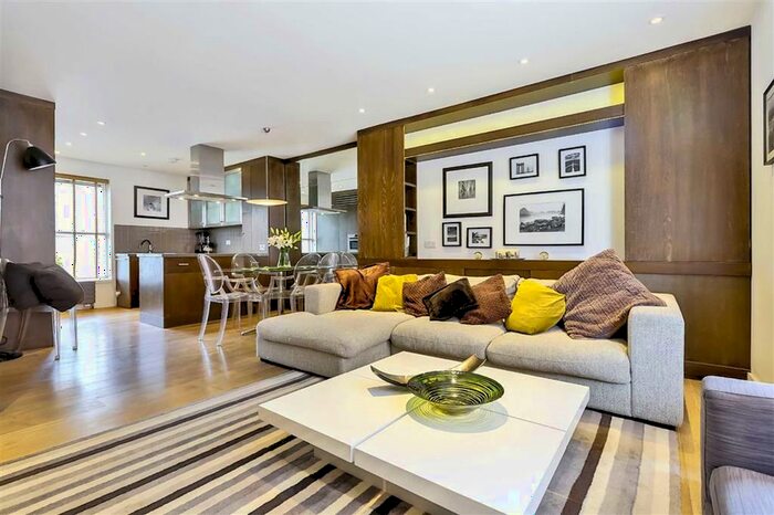 2 Bedroom Flat To Rent In Ridgmount Street, London, WC1E