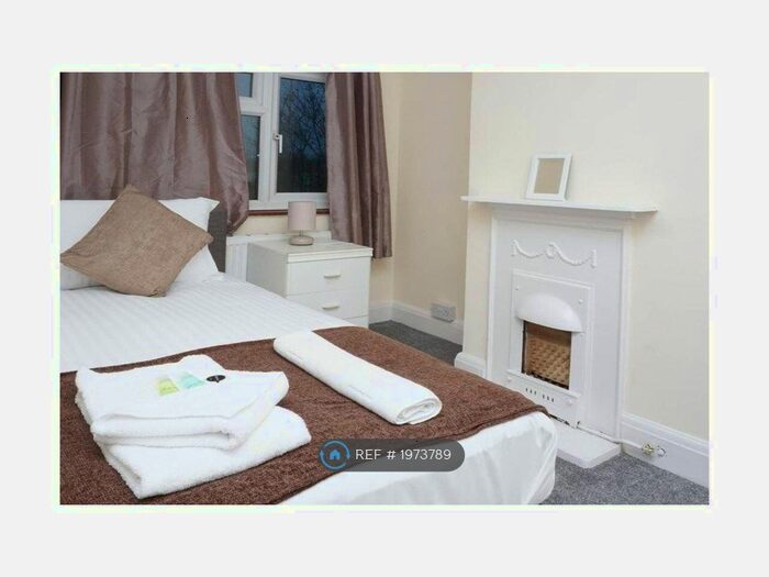 4 Bedroom Semi-Detached House To Rent In Cricket Road, Oxford, OX4