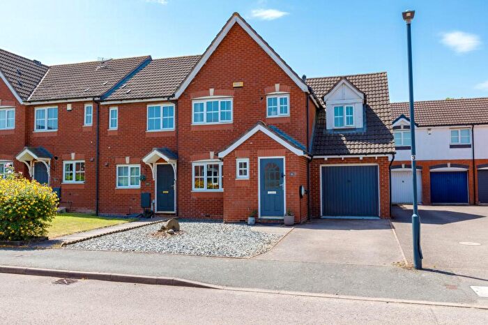 3 Bedroom Semi-Detached House For Sale In Faulconbridge Way, Heathcote, Warwick, CV34