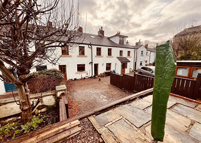 1 Bedroom House For Sale In Grasscroft, Almondbury, Huddersfield, HD5