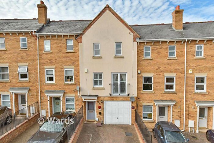 4 Bedroom Town House For Sale In Ruth Street, Chatham, Kent, ME4