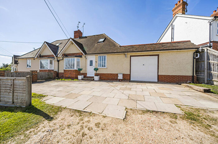 4 Bedroom Bungalow For Sale In Oatlands Road, Shinfield, Reading, RG2