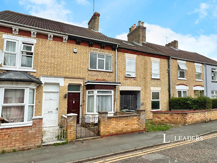 4 Bedroom Semi-Detached House To Rent In Monument Street, Peterborough, PE1