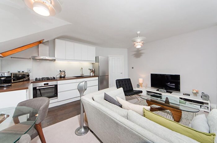 2 Bedroom Flat To Rent In Gunterstone Road, West Kensington, W14