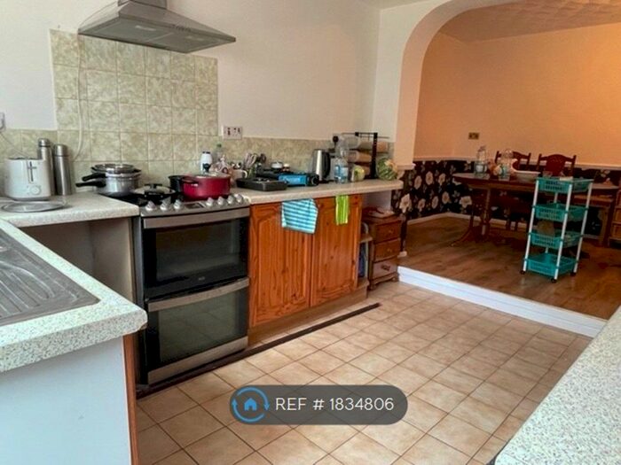 3 Bedroom Detached House To Rent In Pembroke Gardens, Swindon, SN25