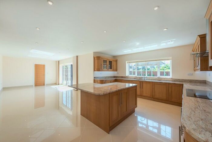 5 Bedroom Detached House To Rent In Ashbury Close Hatfield, AL10