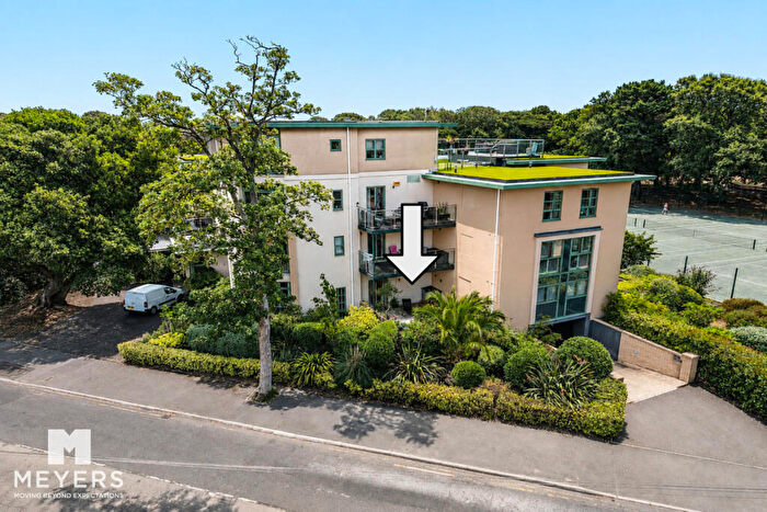2 Bedroom Apartment For Sale In Shelley Park, Bournemouth, BH5